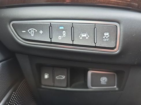 Used 2017 Genesis G90 3.3T Premium image 39