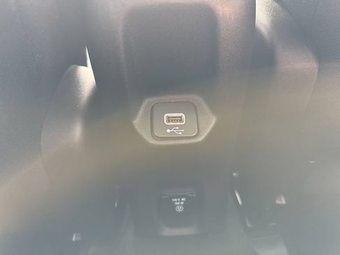 Used 2022 Jeep Renegade Latitude w/ Convenience Group AWD/4WD image 17