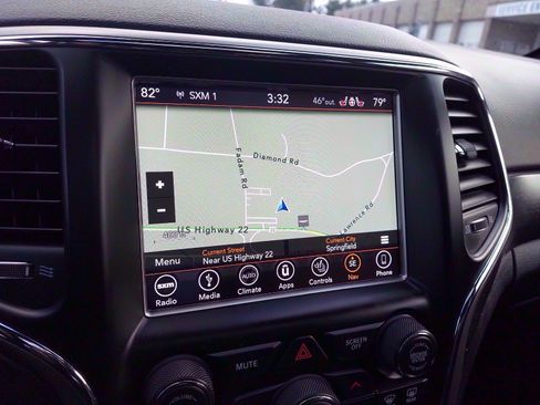 Used 2018 Jeep Grand Cherokee Altitude image 17