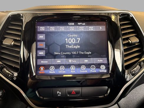Used 2019 Jeep Cherokee Limited AWD/4WD image 16