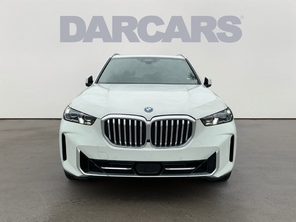 Used 2025 BMW X5 xDrive50e AWD/4WD image 2