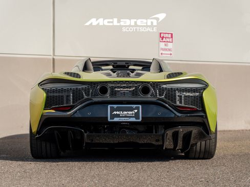 Used 2025 McLaren Artura Spider image 6