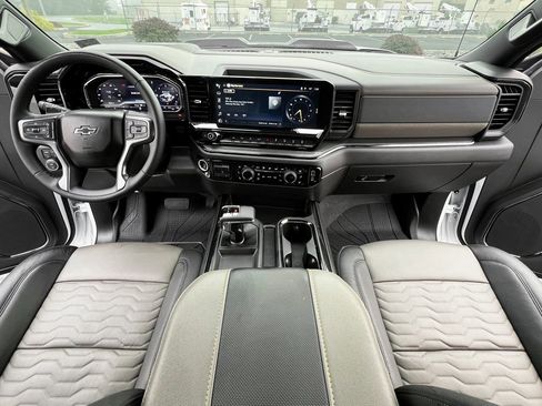 Used 2024 Chevrolet Silverado 1500 ZR2 image 4