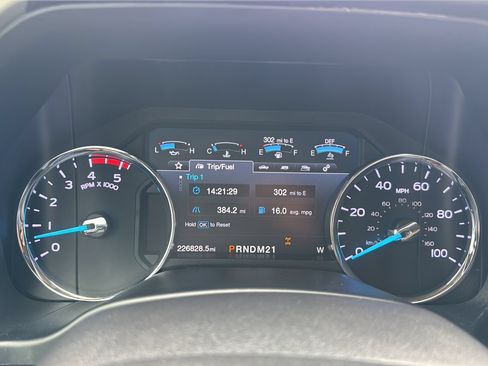 Used 2019 Ford F250 Lariat w/ Lariat Ultimate Package AWD/4WD image 9