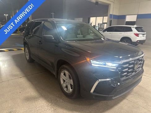 Certified 2023 Honda Pilot LX image 2