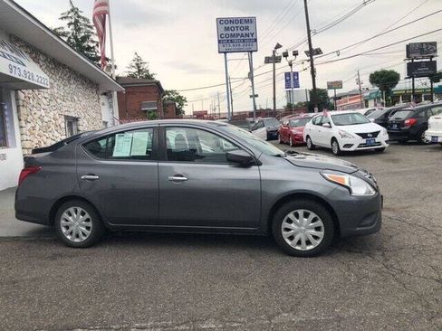 Used 2017 Nissan Versa SV FWD image 3