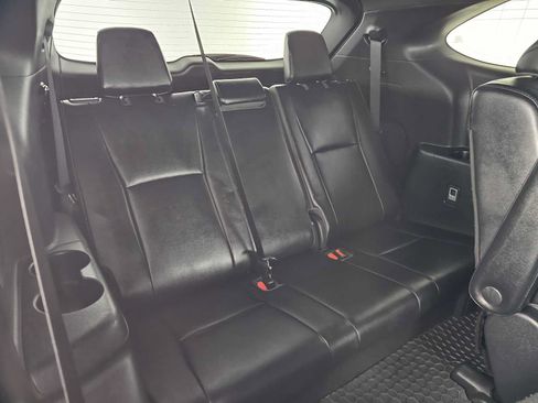 Used 2021 Toyota Highlander XSE FWD image 13
