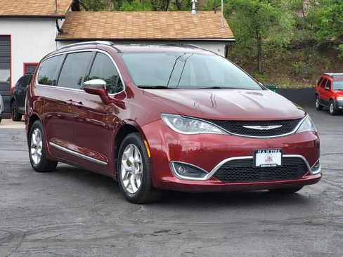 Used 2018 Chrysler Pacifica Limited FWD image 7