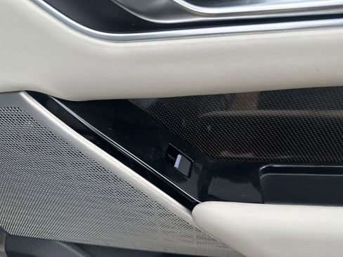 Used 2018 Land Rover Range Rover Velar R-Dynamic HSE image 41