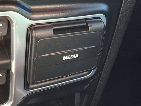Used 2019 Jeep Wrangler Unlimited Sahara w/ Uconnect 4C Nav & Sound Group AWD/4WD image 25