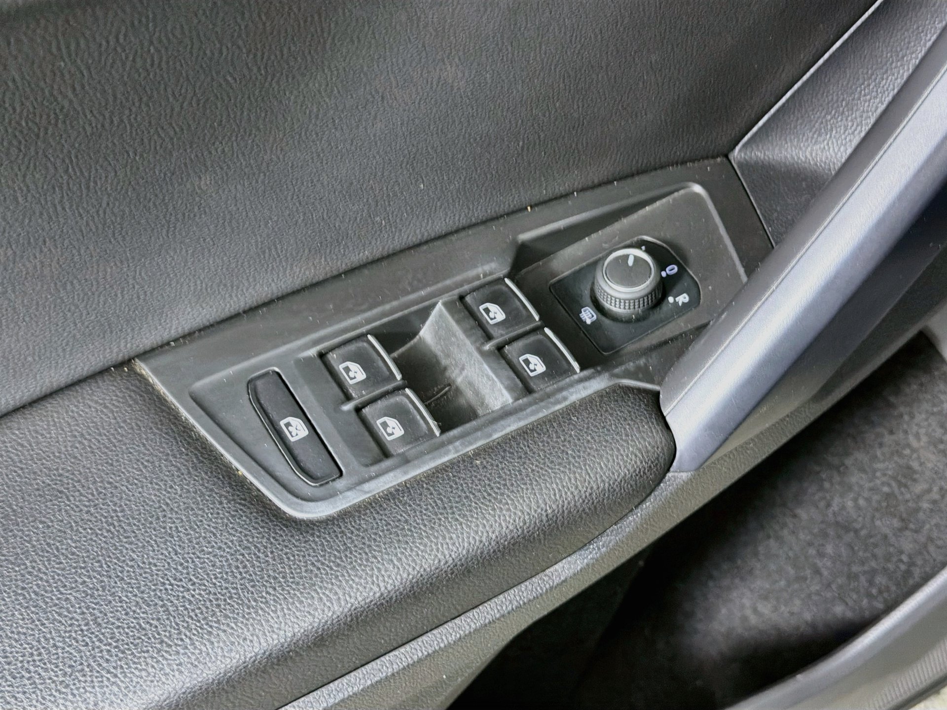 Certified 2021 Volkswagen Tiguan SE FWD image 17