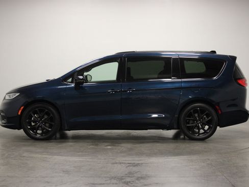 Used 2025 Chrysler Pacifica Limited FWD image 5