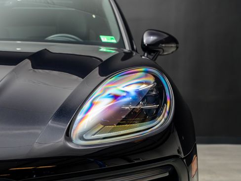 Certified 2025 Porsche Macan AWD/4WD image 11