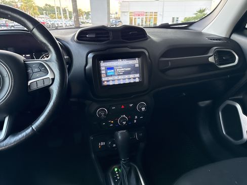 Used 2020 Jeep Renegade Latitude w/ Cold Weather Group AWD/4WD image 28
