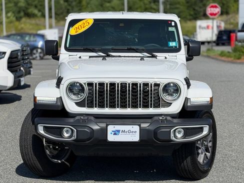 Used 2025 Jeep Wrangler Unlimited Sahara w/ Technology Group AWD/4WD image 2