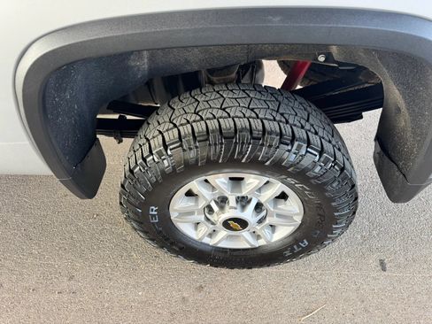 Used 2023 Chevrolet Silverado 3500 LT AWD/4WD image 32
