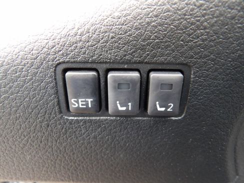 Used 2020 Nissan Rogue SV w/ Premium Package image 11