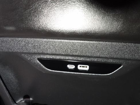 Used 2024 Chrysler Pacifica Limited FWD image 21