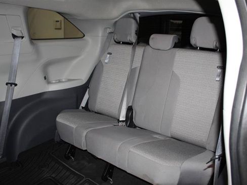 Used 2023 Toyota Sienna LE w/ LE Plus Package FWD image 26