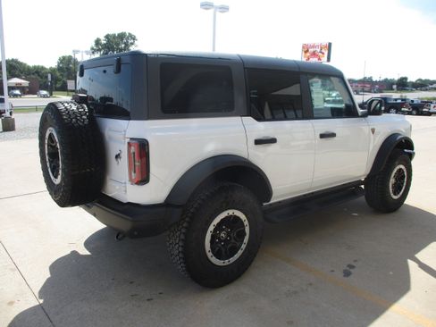 New 2025 Ford Bronco Badlands image 4