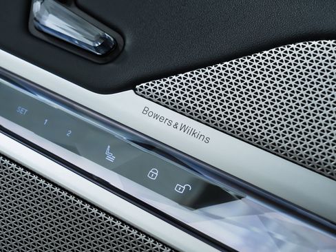 Used 2023 BMW 740i w/ Parking Assistance Package image 75