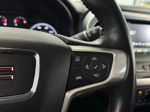 Used 2017 GMC Acadia SLE image 18