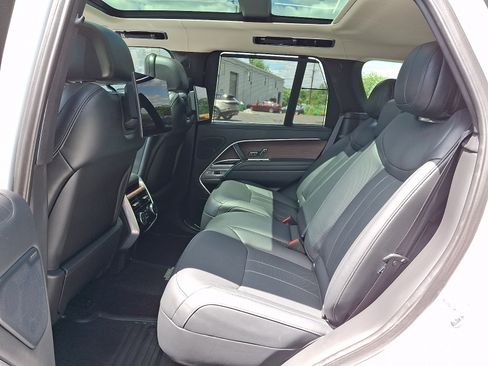 Certified 2023 Land Rover Range Rover Autobiography AWD/4WD image 5