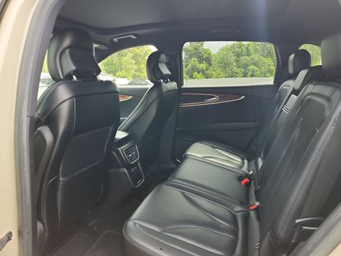 Used 2018 Lincoln MKX Reserve w/ Lincoln MKX Climate Package FWD image 18