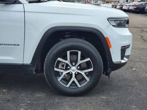 Used 2024 Jeep Grand Cherokee L Limited w/ Luxury Tech Group II image 9