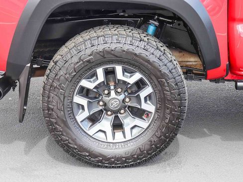 Certified 2023 Toyota Tacoma TRD Off-Road w/ Black Out Package (TMS) AWD/4WD image 9