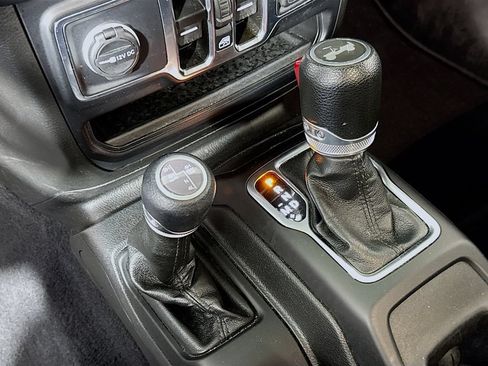Used 2023 Jeep Wrangler Unlimited AWD/4WD image 16