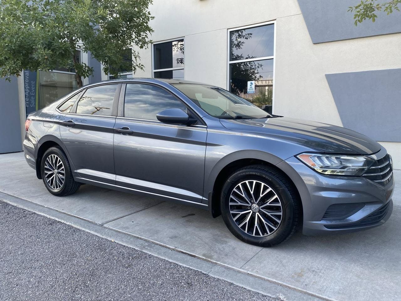 Used 2019 Volkswagen Jetta R-Line FWD image 2