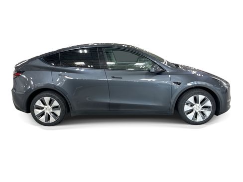 Certified 2023 Tesla Model Y Long Range AWD/4WD image 7