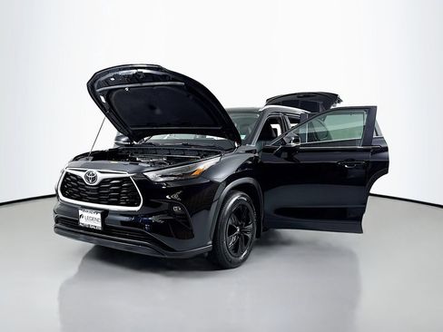 Used 2023 Toyota Highlander XLE image 24