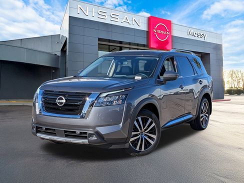 New 2025 Nissan Pathfinder Platinum image 1
