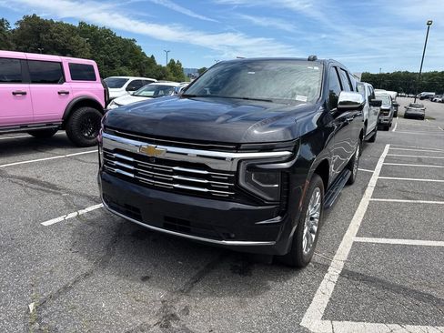 Used 2025 Chevrolet Tahoe Premier w/ Sun And Tow Package AWD/4WD image 6
