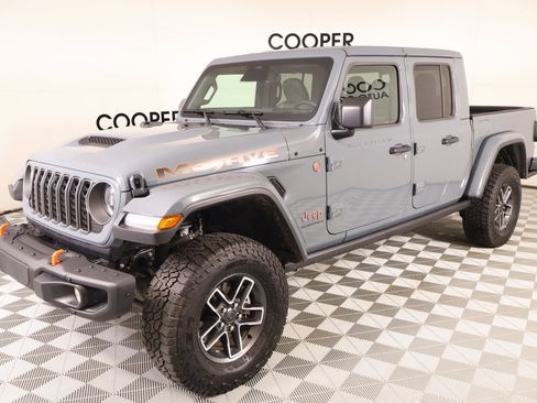 Used 2026 Jeep Gladiator Mojave AWD/4WD image 12