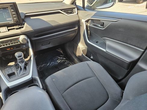 Used 2021 Toyota RAV4 LE AWD/4WD image 15