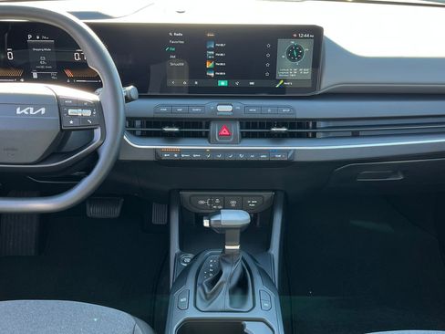 New 2025 Kia K4 LXS image 9
