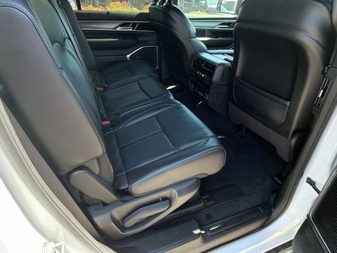 Certified 2025 Jeep Wagoneer 4WD w/ Convenience Group I image 21