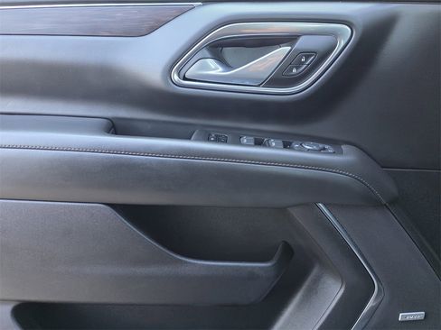 Used 2024 Chevrolet Suburban LT image 17