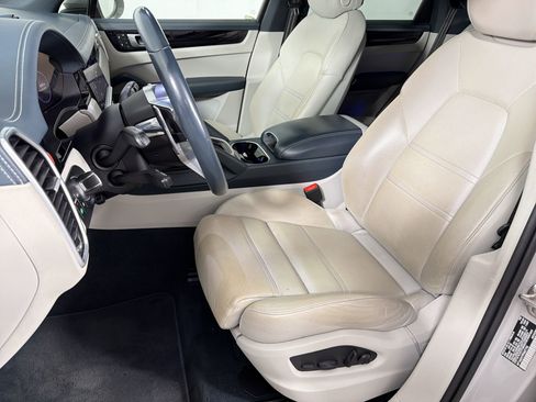 Certified 2023 Porsche Cayenne image 5