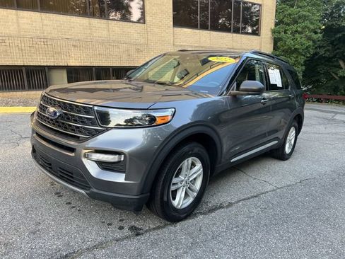 Used 2022 Ford Explorer XLT w/ Equipment Group 202A AWD/4WD image 4