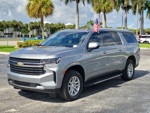Used 2024 Chevrolet Suburban LT RWD image 7
