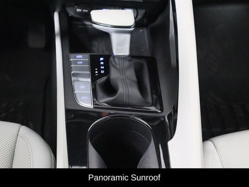 Used 2023 Hyundai Elantra Limited image 13