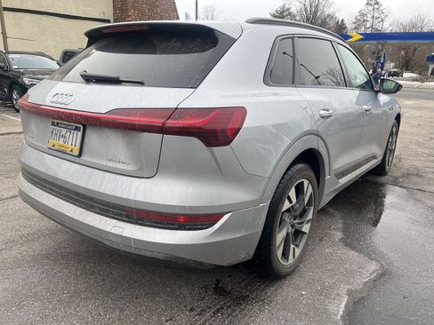 Used 2022 Audi e-tron Premium image 8