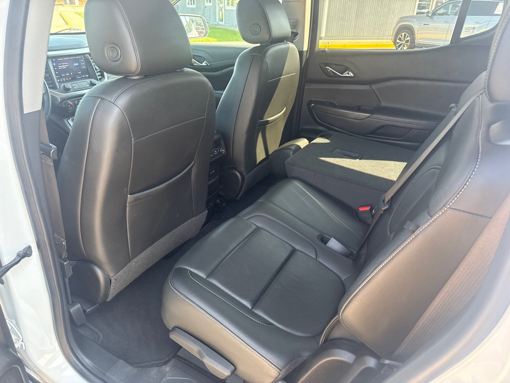 Used 2023 GMC Acadia SLT FWD image 17