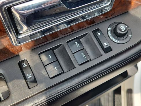 Used 2016 Lincoln Navigator Select AWD/4WD image 23
