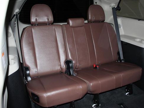 Used 2017 Toyota Sienna Limited Premium image 40