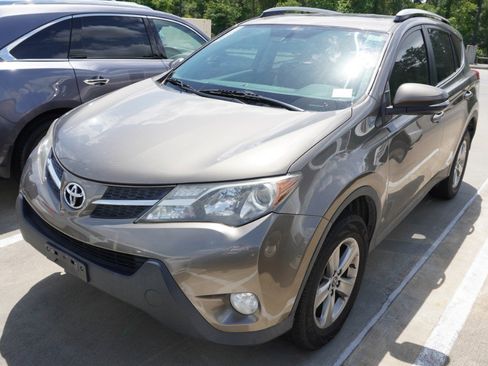 Used 2015 Toyota RAV4 XLE image 1